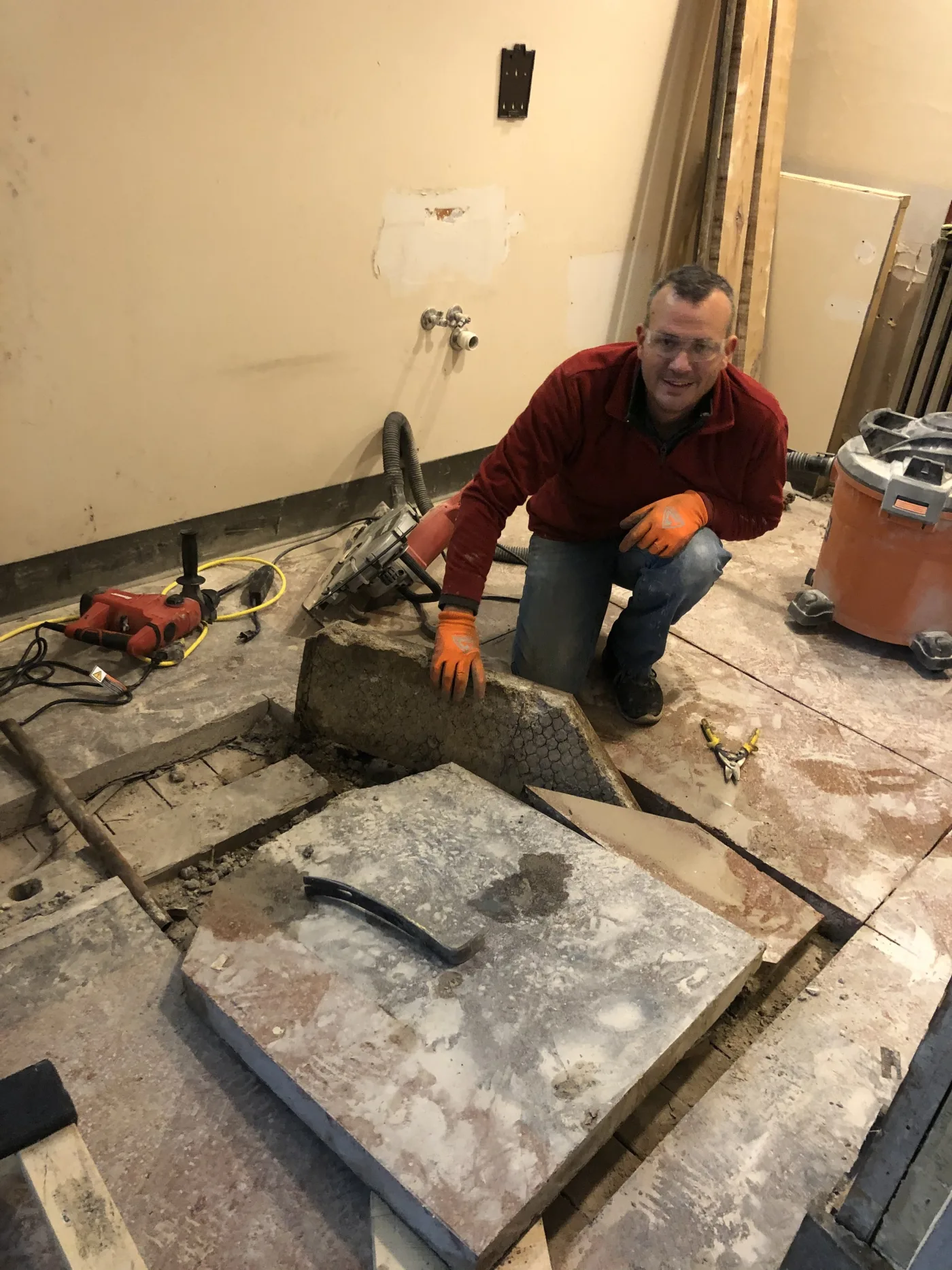 Renovation work at Dresden Castle, cutting into the old floor