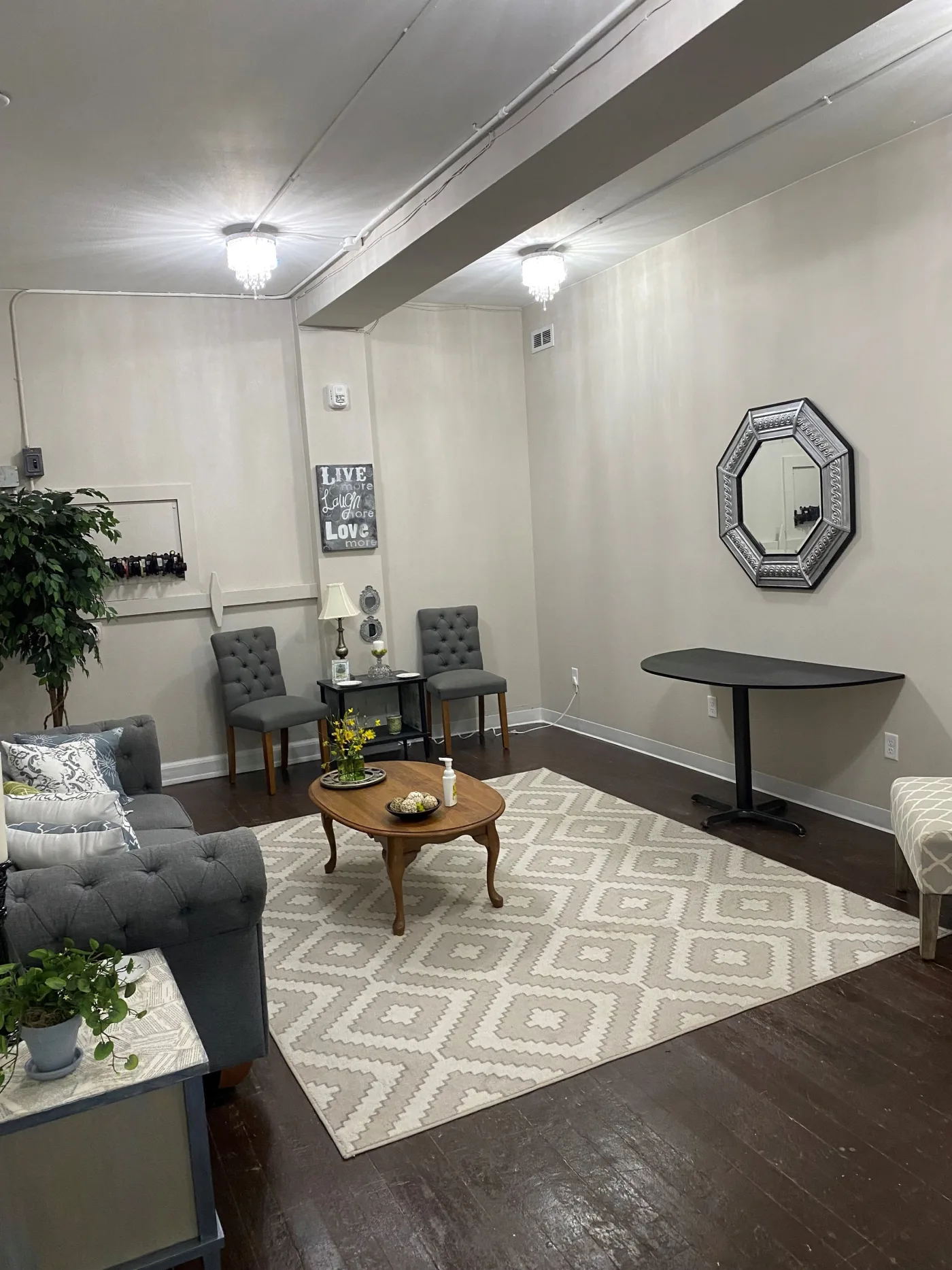 Dresden Castle bridal suite lounge with seating and a patterned rug
