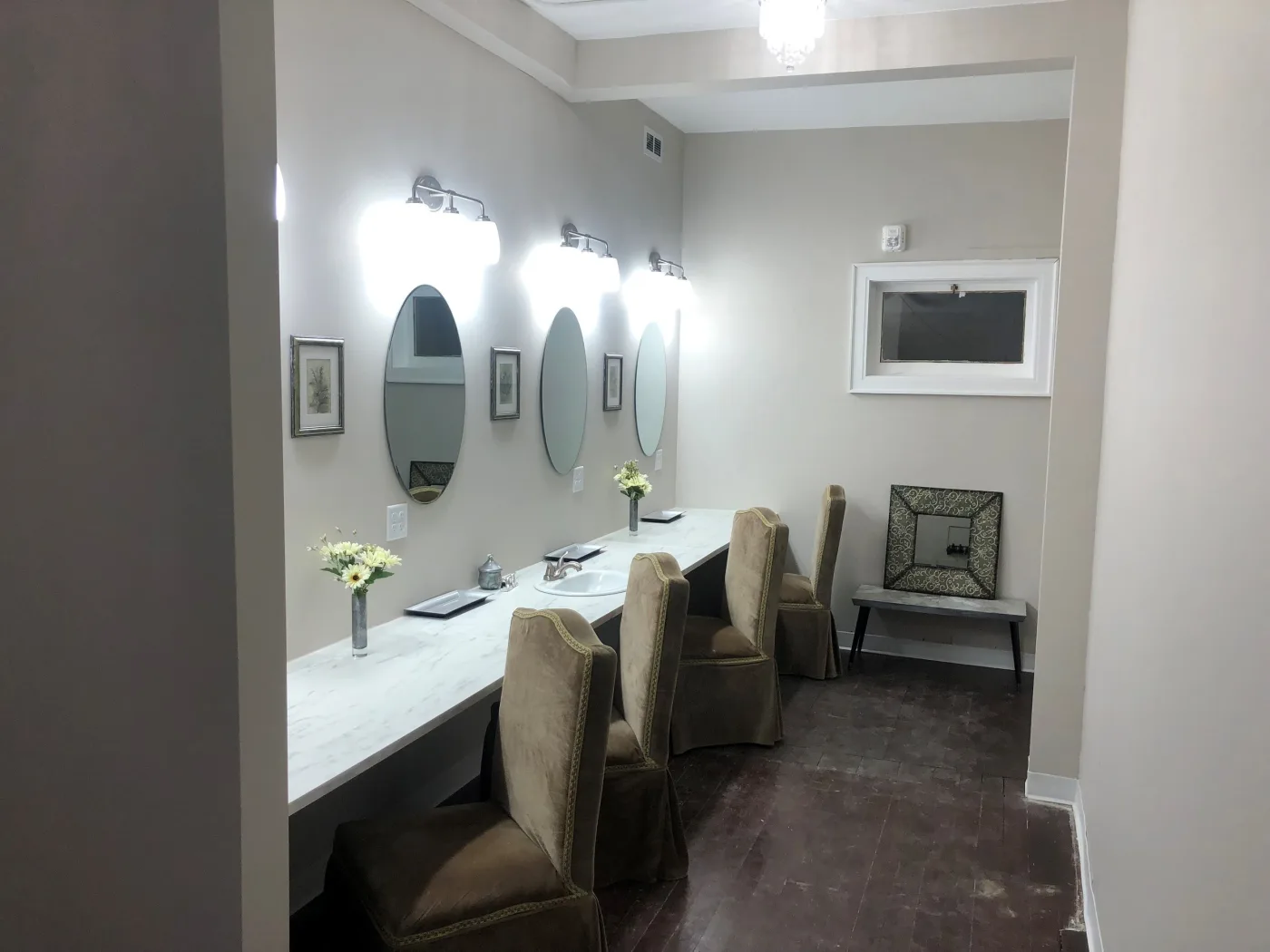 Mirrors and getting-ready stations in the dressing room